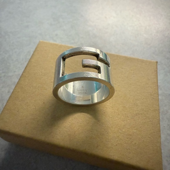 Gucci Silver Geometric Ring - Picture 1 of 5